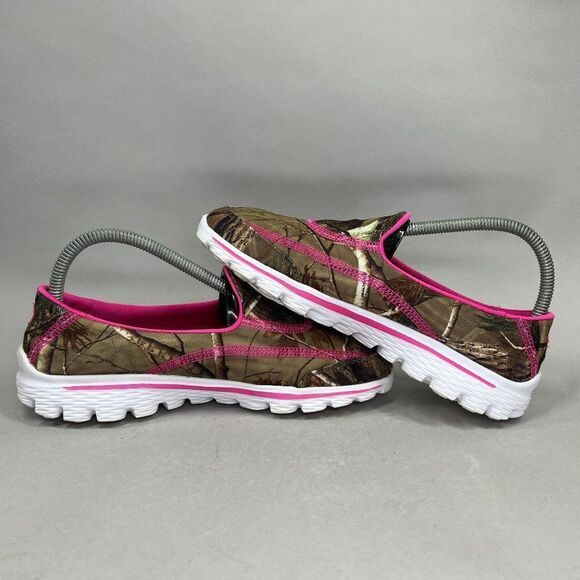 Skechers Girl's Size 5 Go Walk 2 - The Real Deal Slip On Camouflage Sheos - Picture 7 of 10